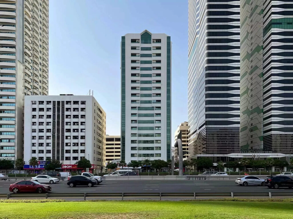The White Crown | Prime Location | Multiple Offices |